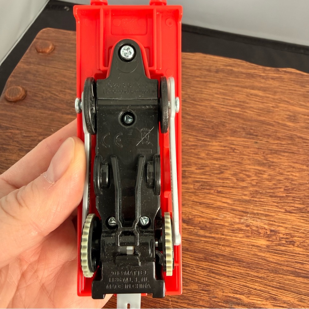 Thomas & Friends Trackmaster Motorized Train Engine James - Picture 5 of 7
